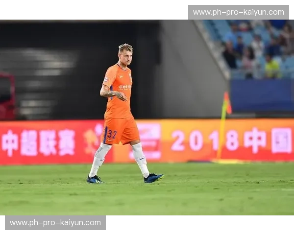 蓝橙交锋的暴力美学：申花与鲁能，这一场跨越三十年的宿命回响